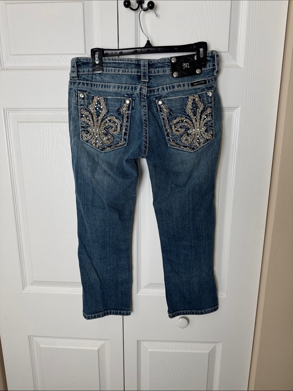 Miss Me Women's Light Blue Cropped Jeans
